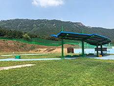 엘리트 산탄총 사대를 정면에서 찍은 모습