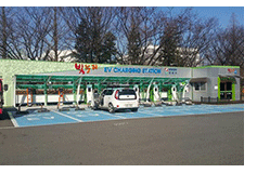 편의점(GS25시) 좌측에 있는 전기차충전소를 촬영한 모습