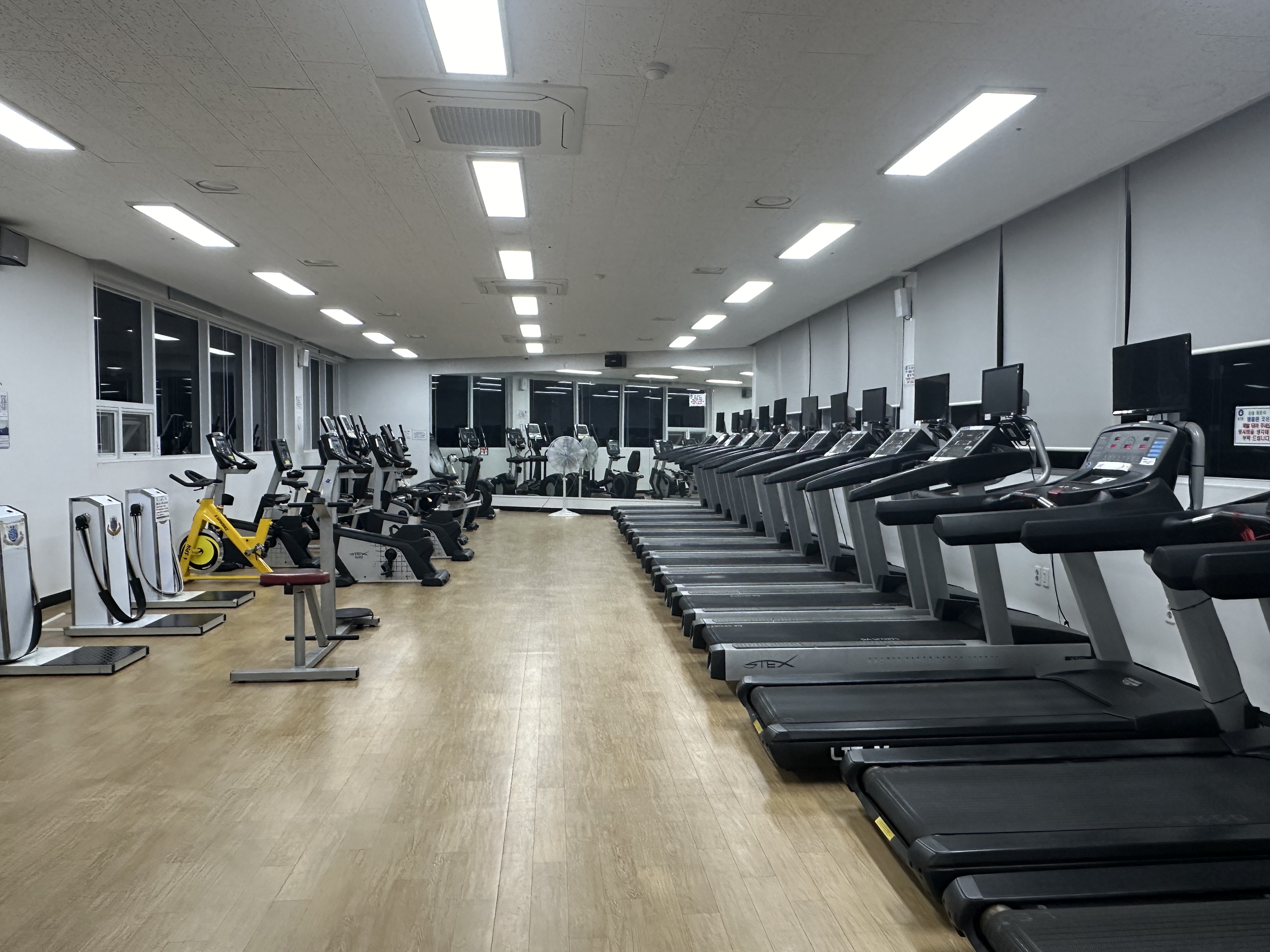 진동종합복지관 본관 3층 헬스장 전체적인 모습 촬영