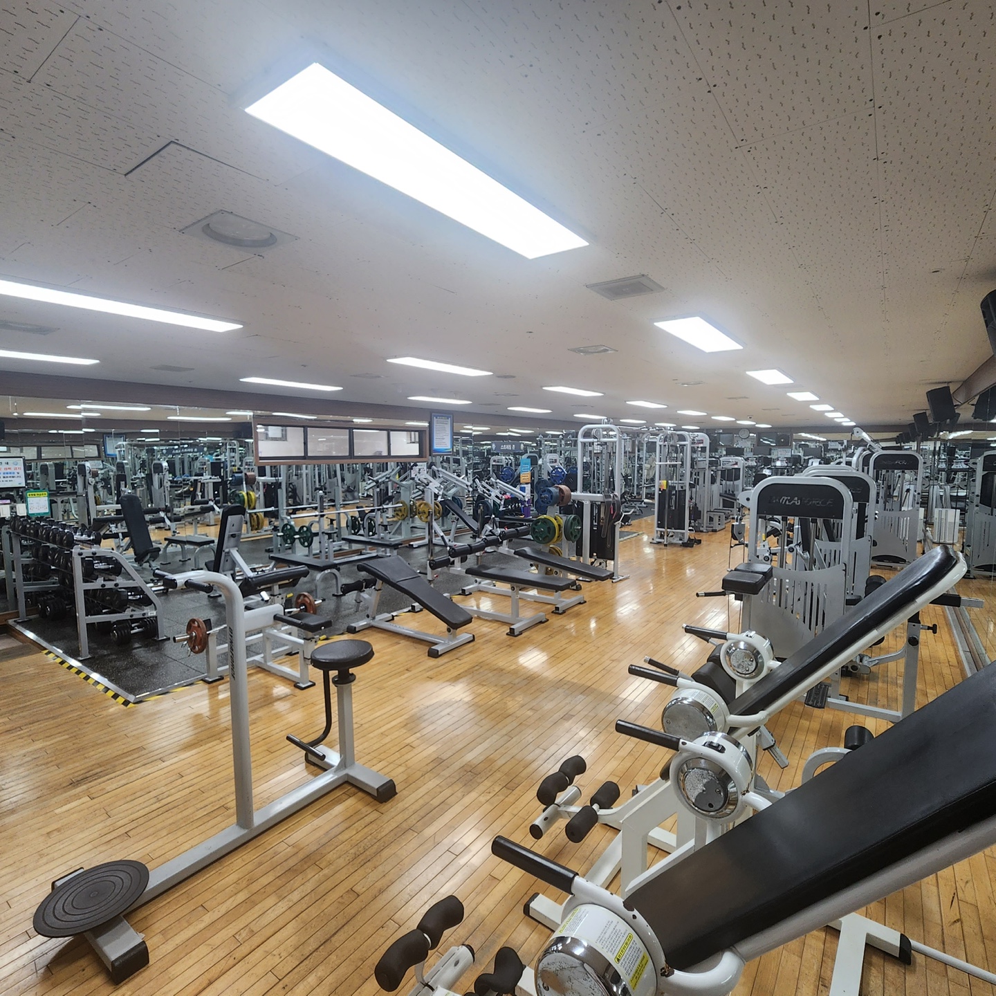 지하1층 헬스장의 내부 전경 2