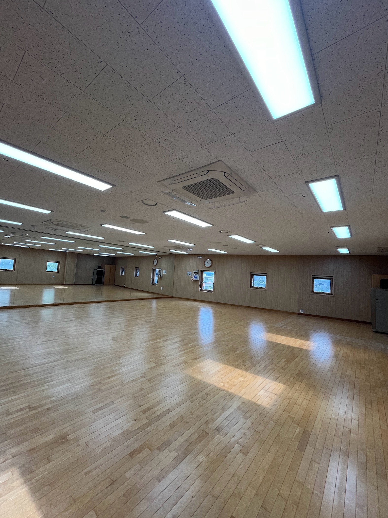 3층 휘트니스 3실 요가이용공간으로 입구에서 바라본 전경