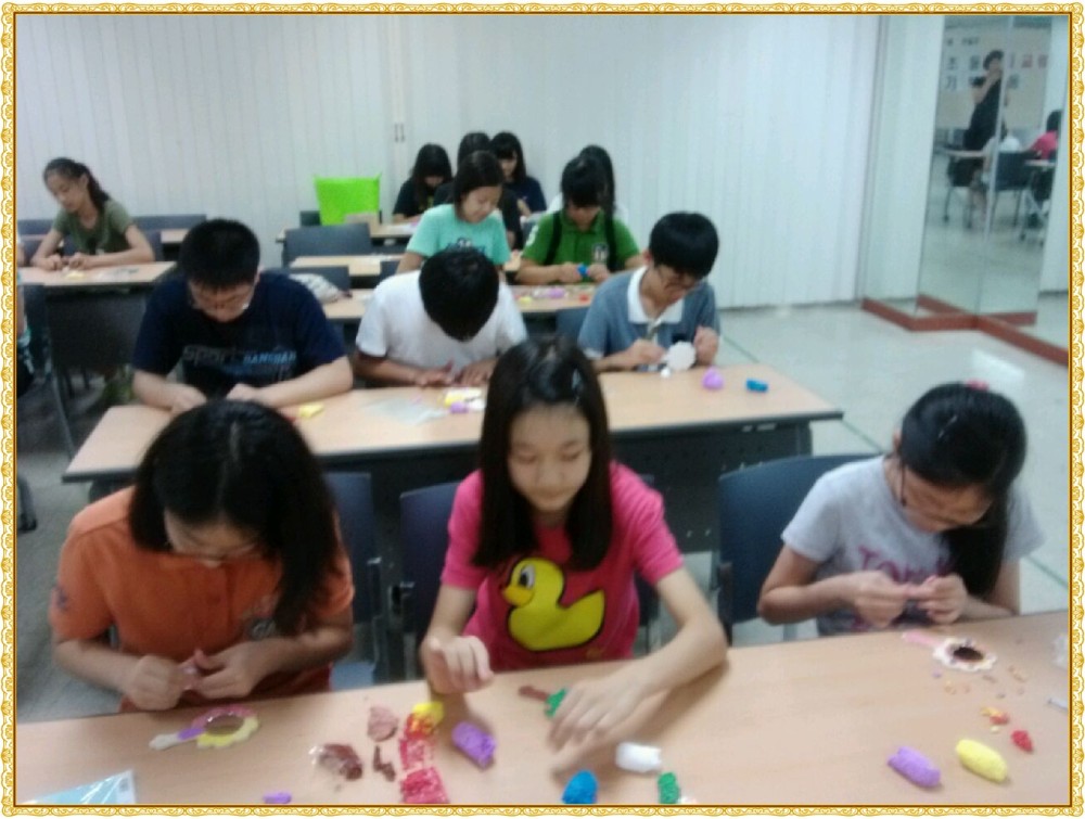 세계에 친구만들기 -폼클레이 거울 작품기부봉사활동 _5