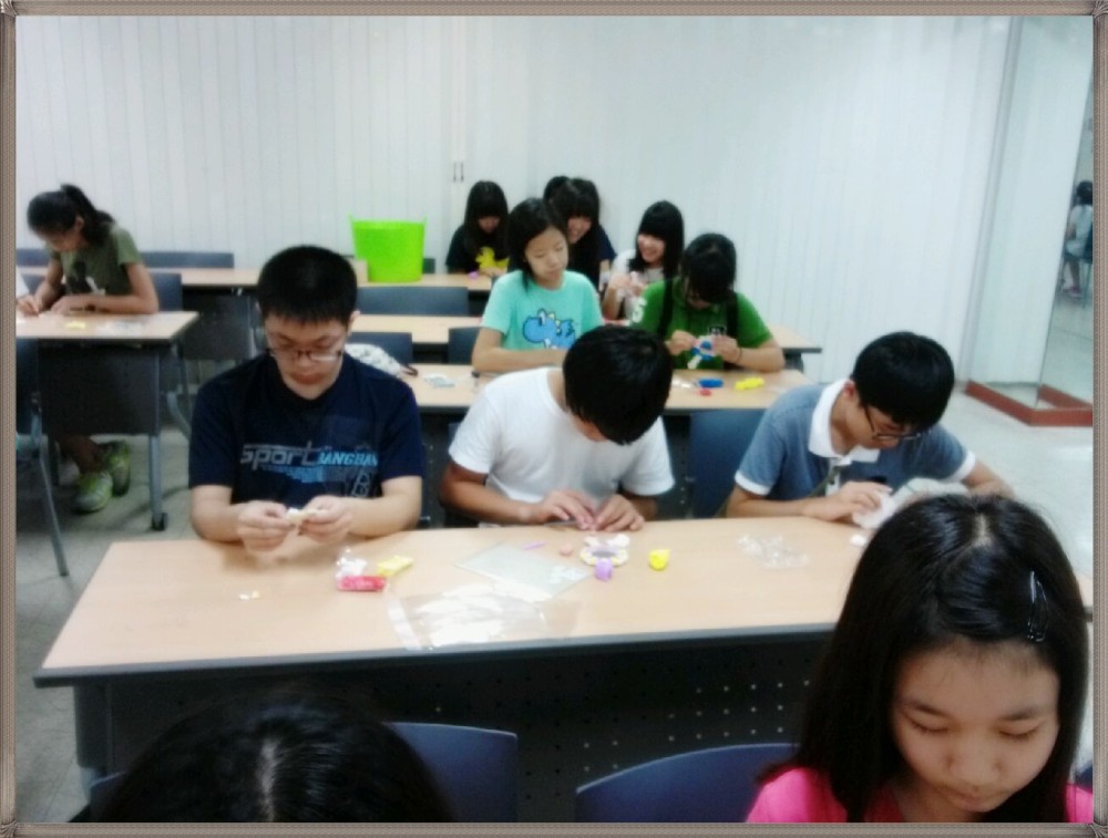 세계에 친구만들기 -폼클레이 거울 작품기부봉사활동 _6