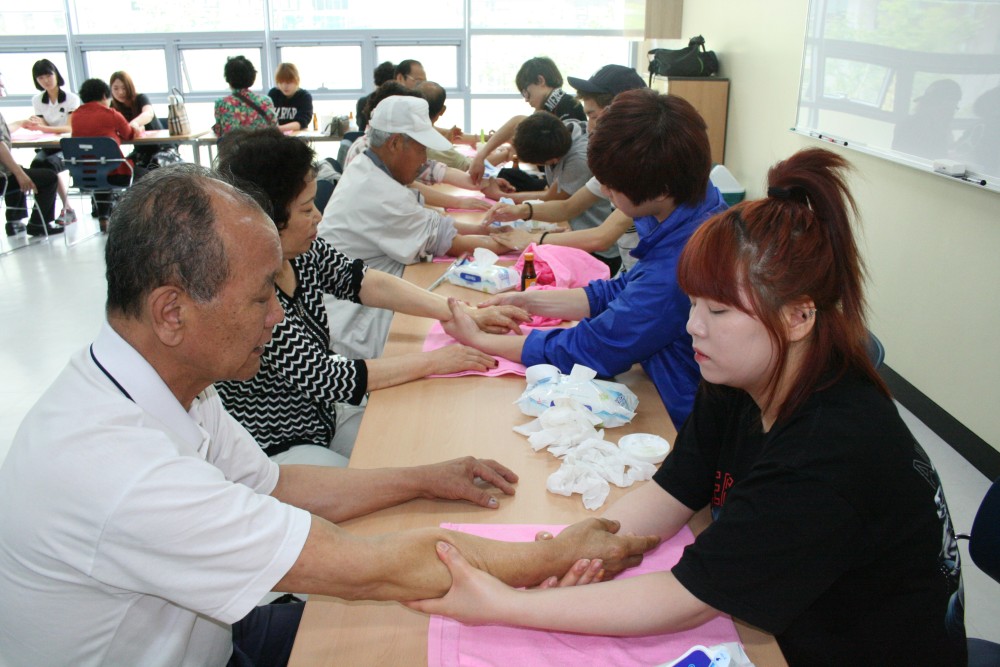 5월8일 어버이날&#034;효큰잔치&#034;행사(건강체험행사)_2