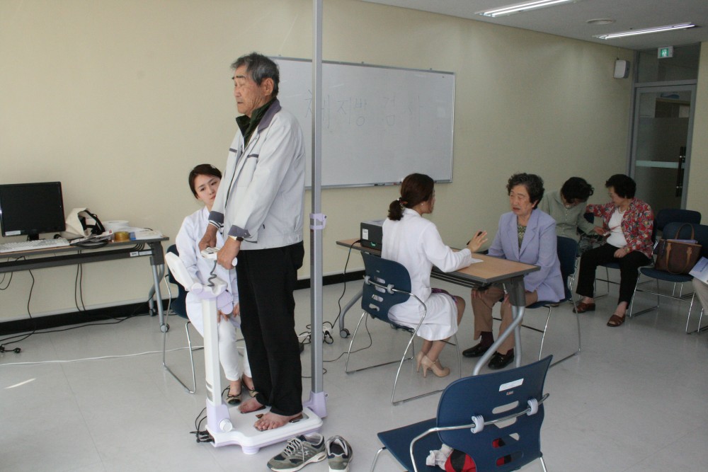 5월8일 어버이날&#034;효큰잔치&#034;행사(건강체험행사)_3
