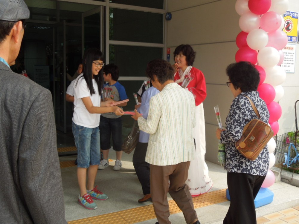 5월8일 어버이날&#034;효큰잔치&#034;행사(감사편지및 카네이션전달)_2